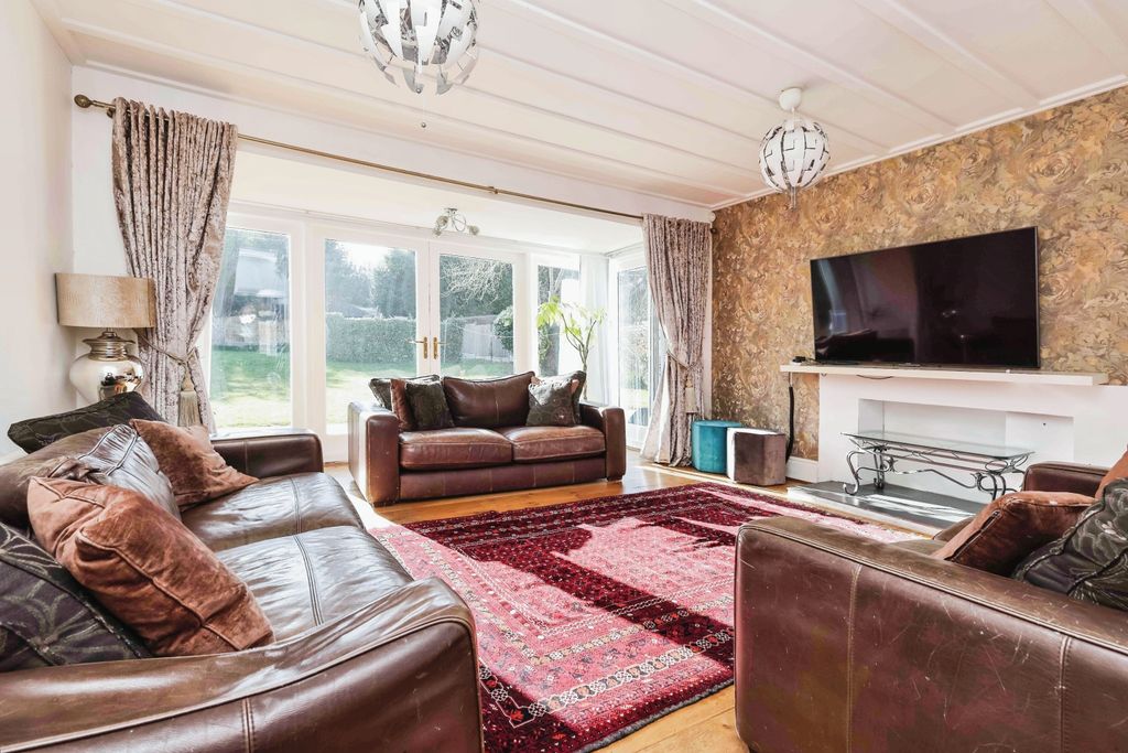 Property photo 2 of 25 Sitting Room