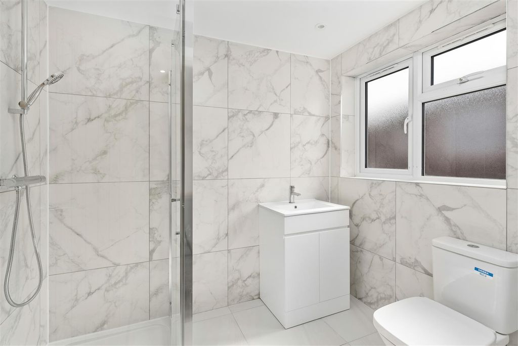 Property photo 3 of 17 89 Ruscote Avenue, Banbury-24.Jpg