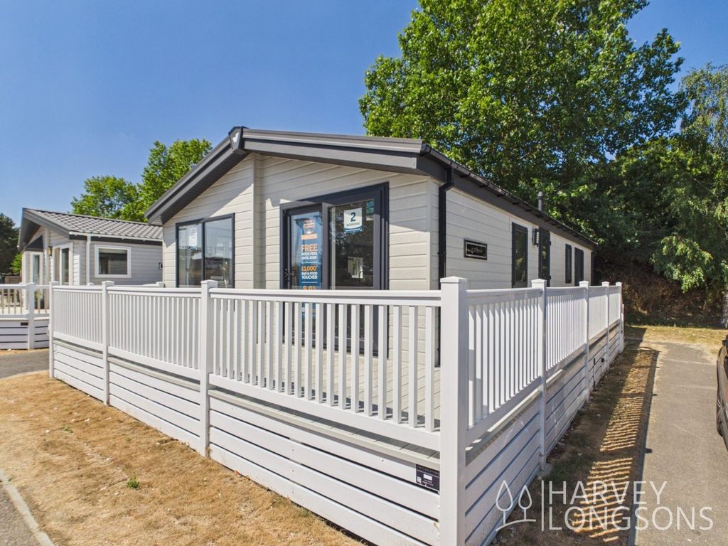 Property photo 1 of 17 Willerby Horsham Exterior Decking Birchington Vale Holiday Park