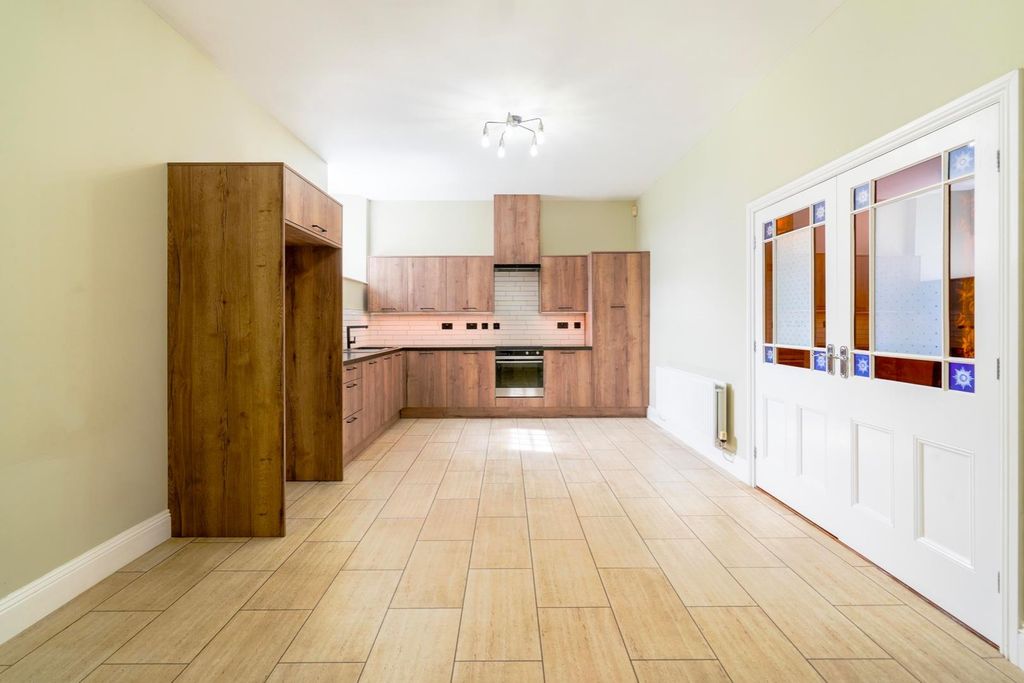 Property photo 3 of 10 Kitchen / Diner