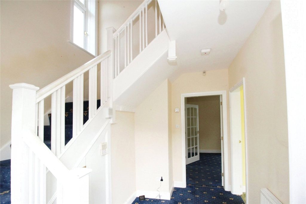 Property photo 2 of 10 Hallway