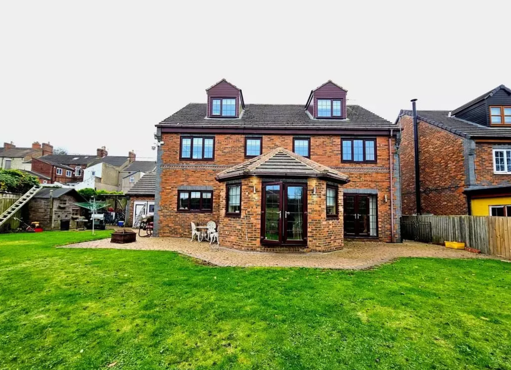 Property photo 2 of 3