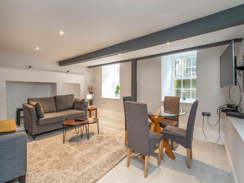 Property photo 2 of 18 Interior001