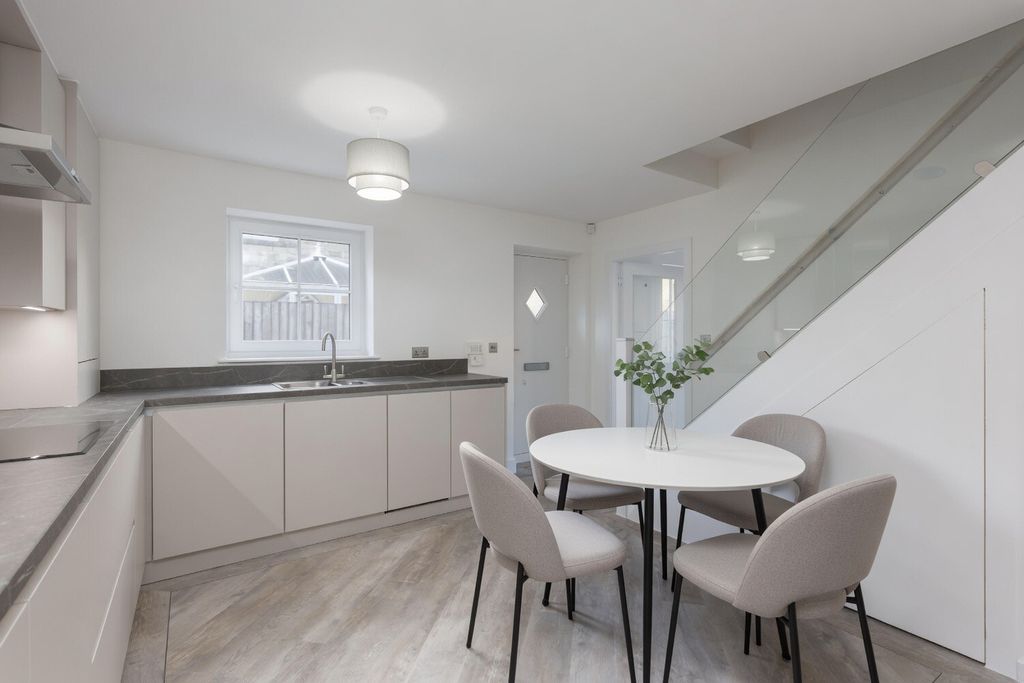 Property photo 3 of 11 Stunning Kitchen Diner Pic1