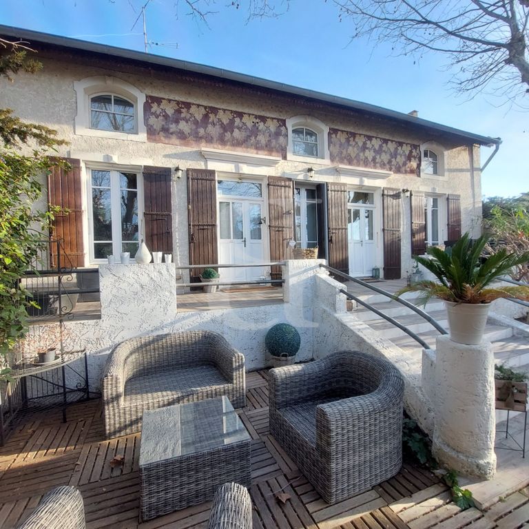Property photo 1 of 28