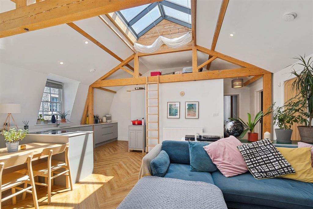 Property photo 2 of 23 Open Plan Living 3