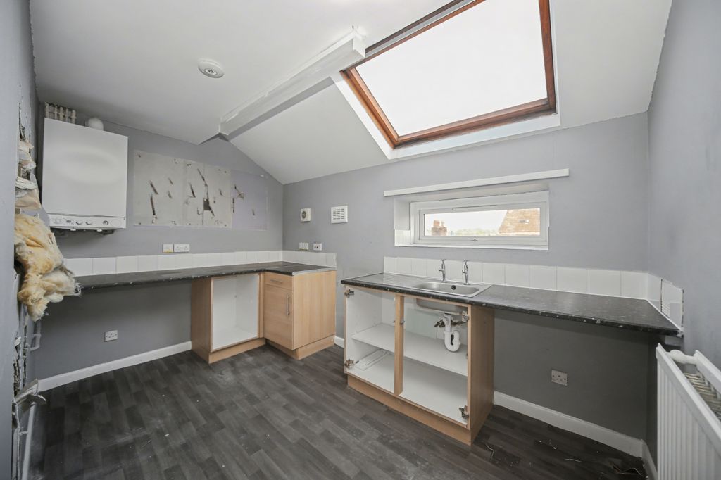 Property photo 2 of 12 32C Park Road, Chorley, Lancashire Pr7 1Qu