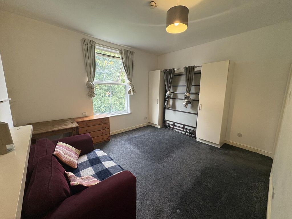 Property photo 3 of 6
