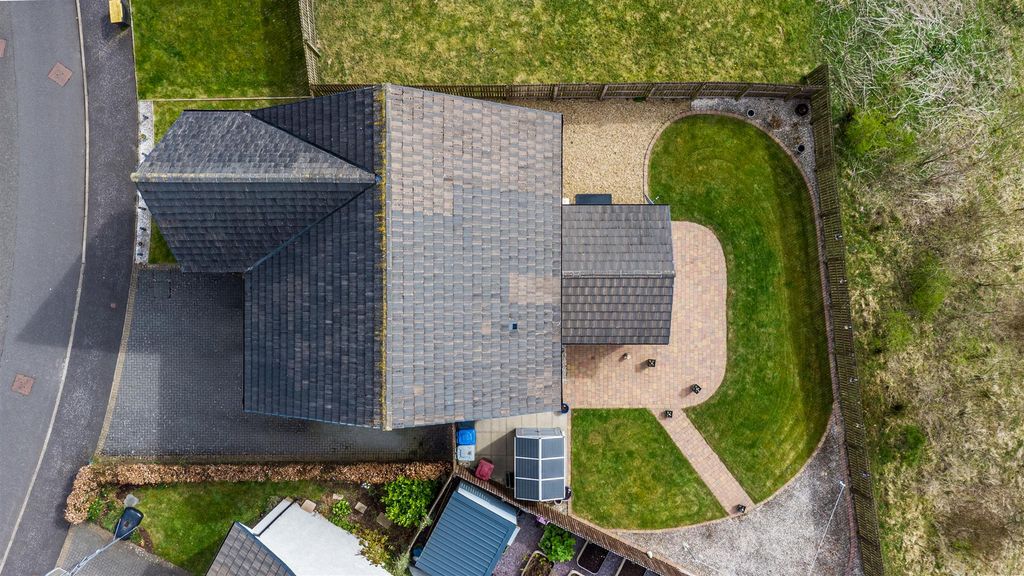 Property photo 3 of 30 Twill Crescent-4.Jpg