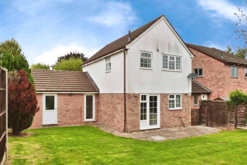 Property photo 3 of 13 Detached 3 Bedroom Bungalow