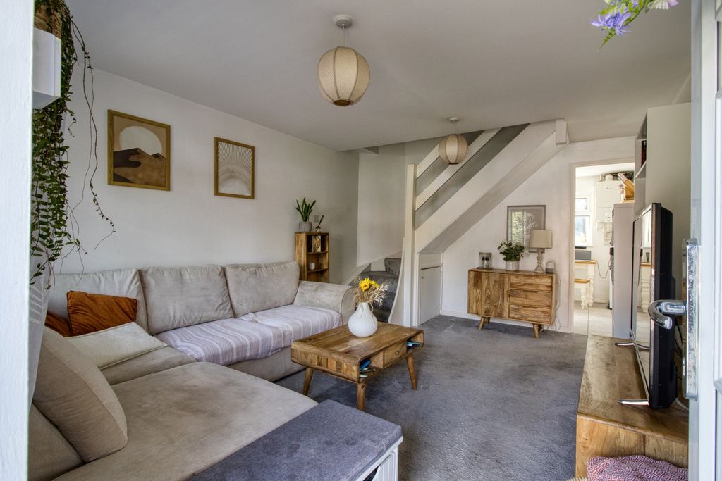 Property photo 3 of 10 Lounge - Ewemove Swindon South