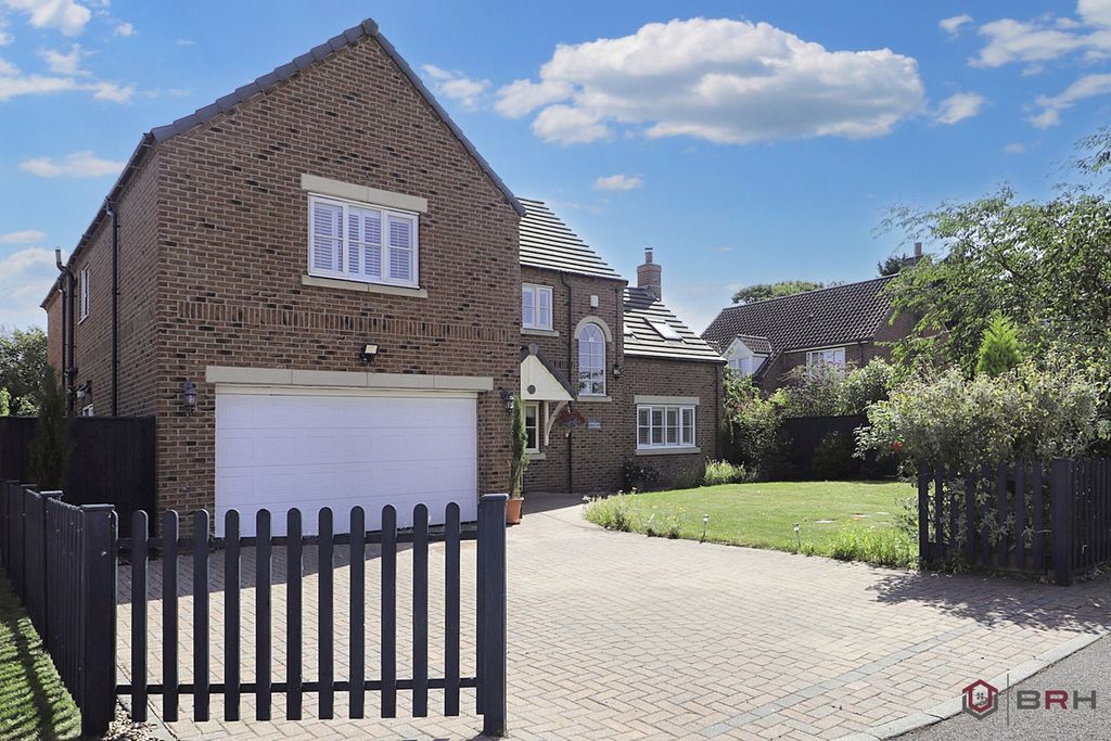 Property photo 1 of 37