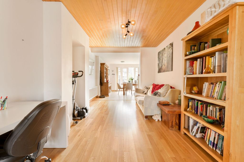 Property photo 2 of 17