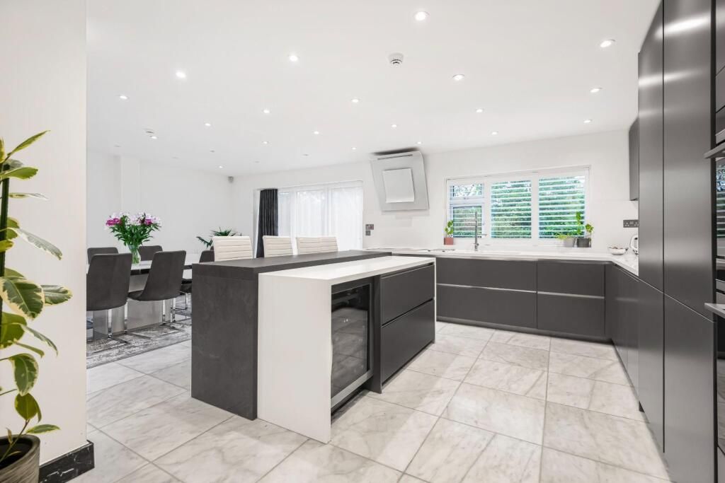Property photo 2 of 49