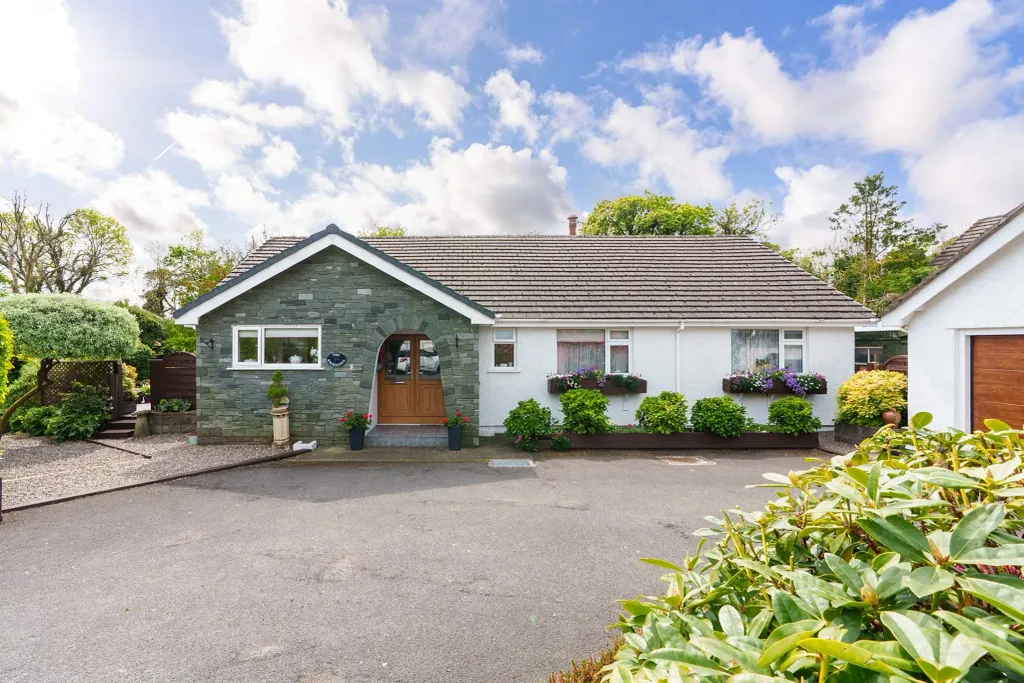 Property photo 2 of 38