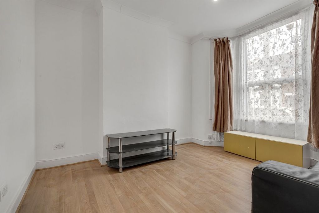 Property photo 2 of 8