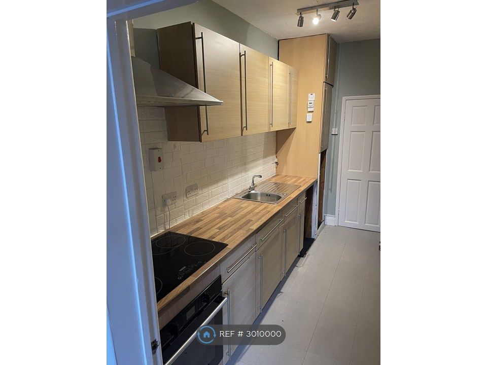 Property photo 3 of 9 Kitchen