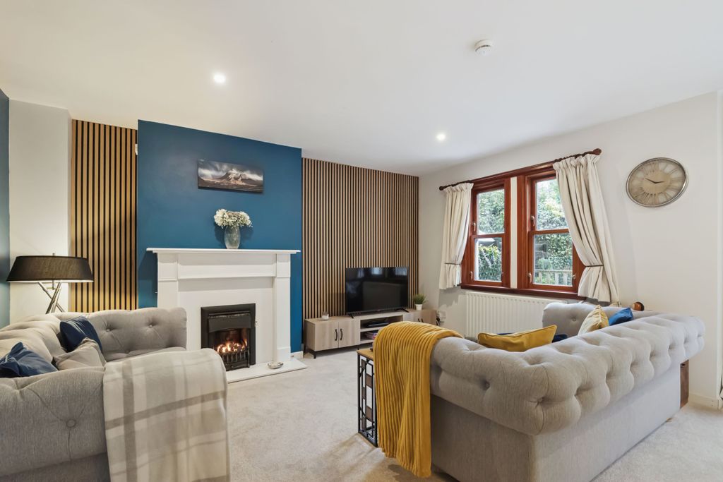 Property photo 3 of 25