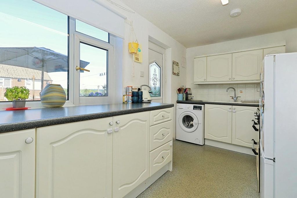 Property photo 3 of 16 Kitchen