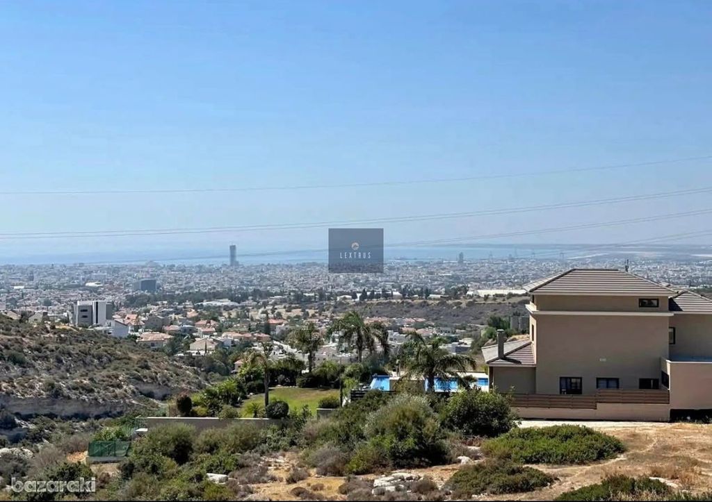 Property photo 1 of 3