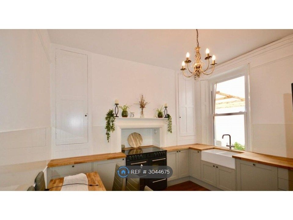 Property photo 3 of 34 Shared Kitchen