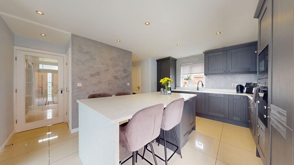Property photo 2 of 43 5156944