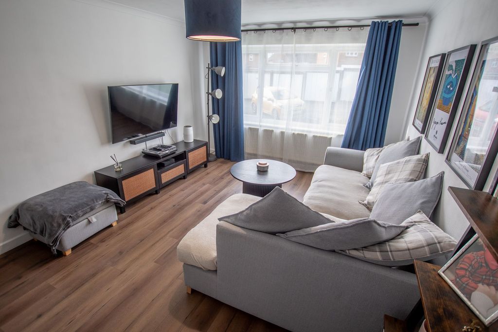 Property photo 2 of 14 Lounge