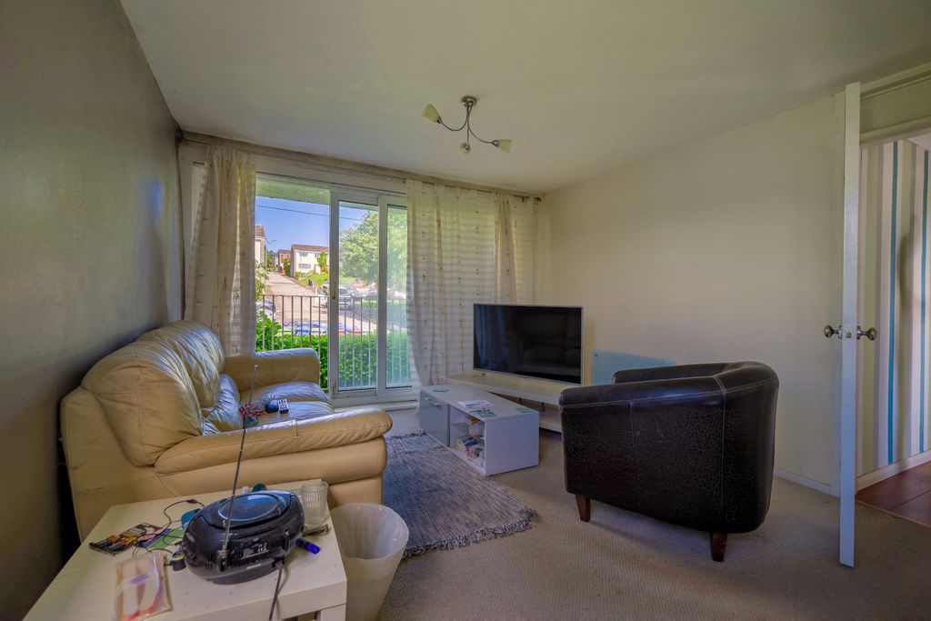 Property photo 2 of 23