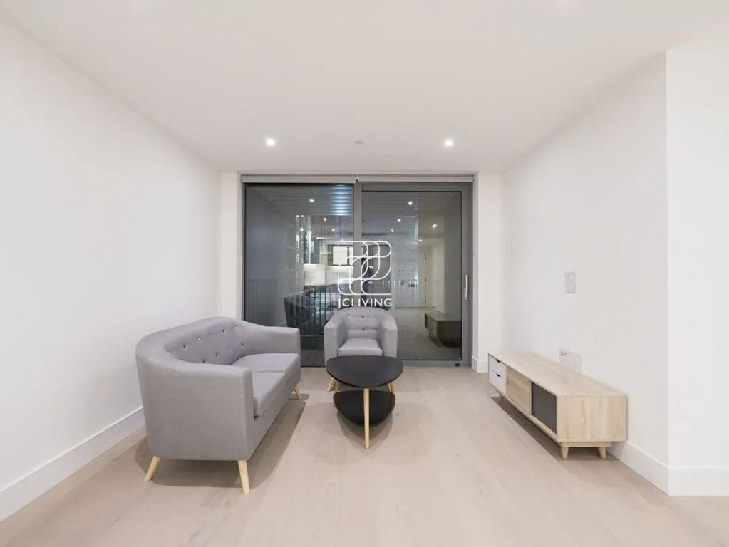Property photo 1 of 18 Bowden House, Prince Of Wales Drive, Battersea, Sw11