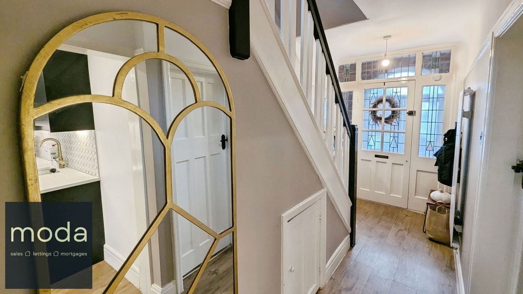 Property photo 2 of 28