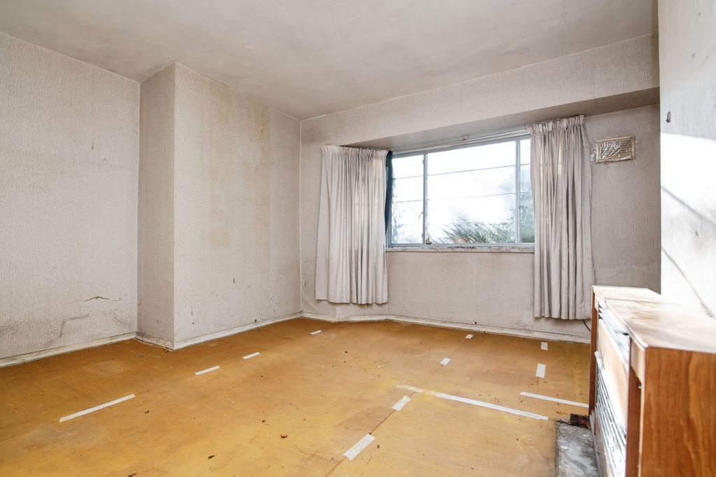 Property photo 2 of 17 Photo