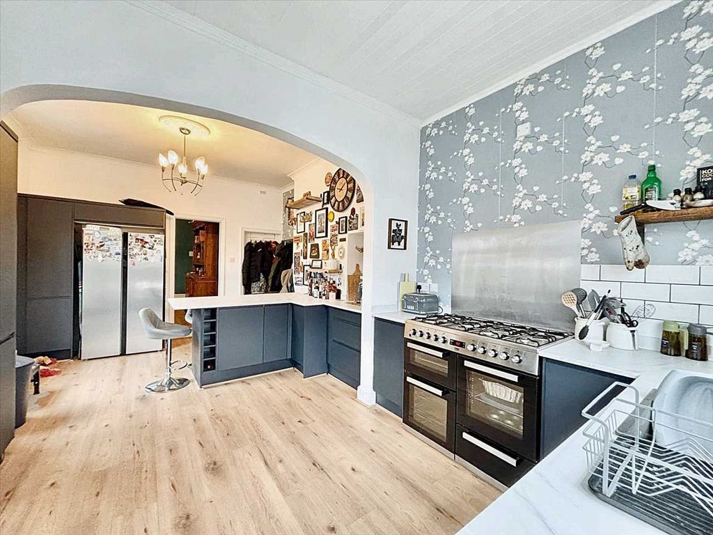 Property photo 2 of 29 Breakfast Kitchen