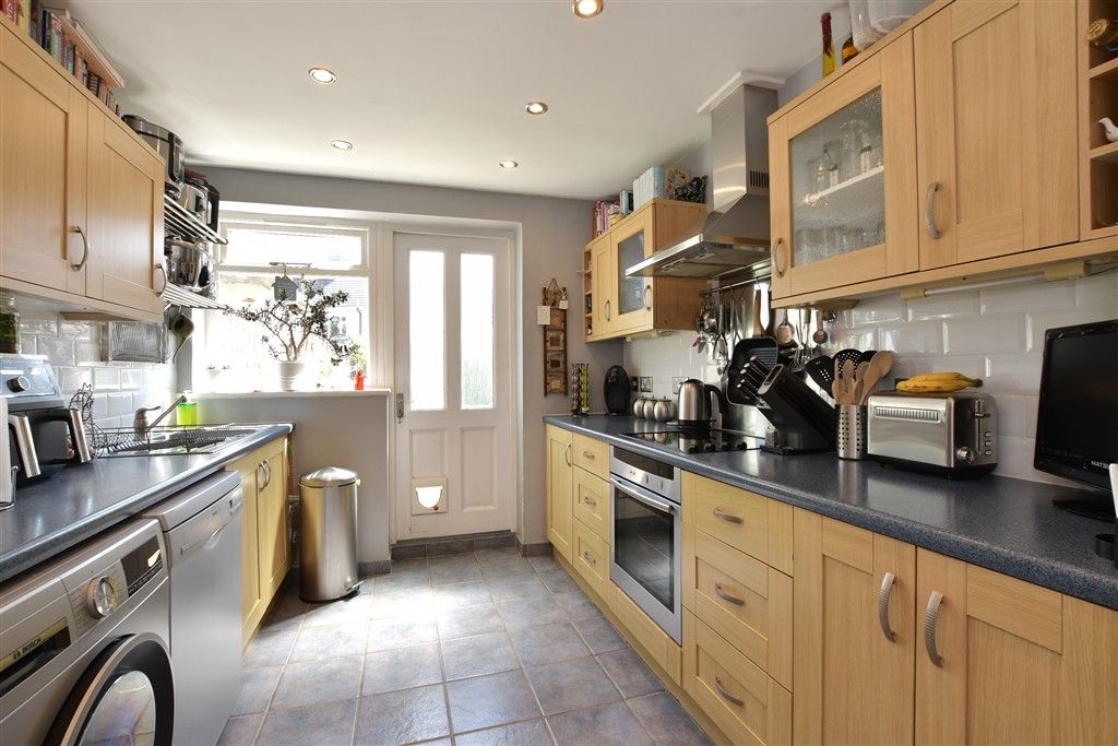 Property photo 3 of 12 Kitchen