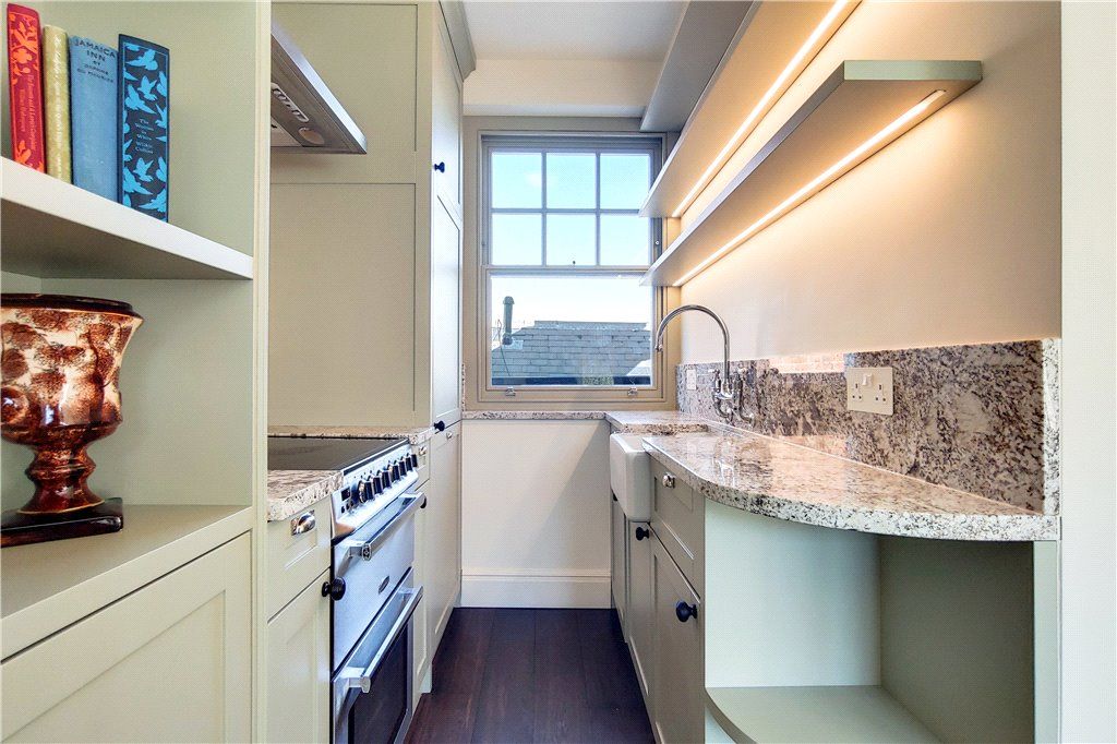 Property photo 2 of 8 Embankment Gardens