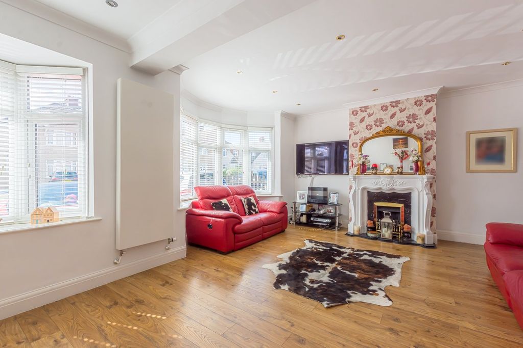 Property photo 3 of 19