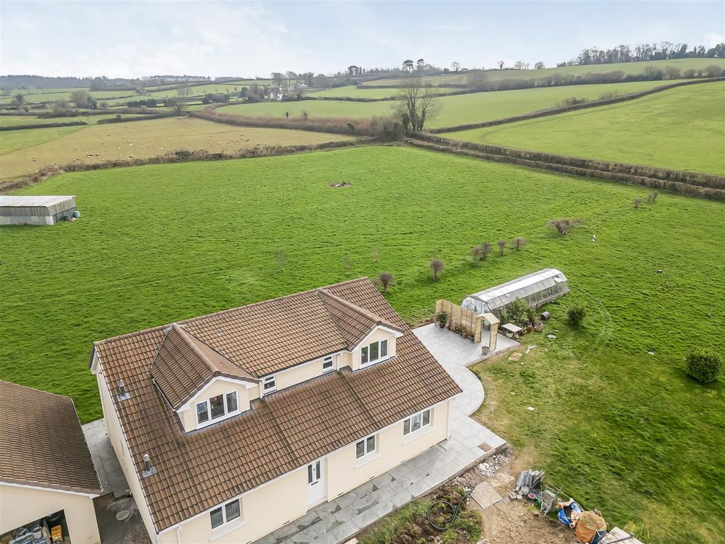 Property photo 2 of 28 1423777-3-69Aaa006E94F6-Arw.Jpg