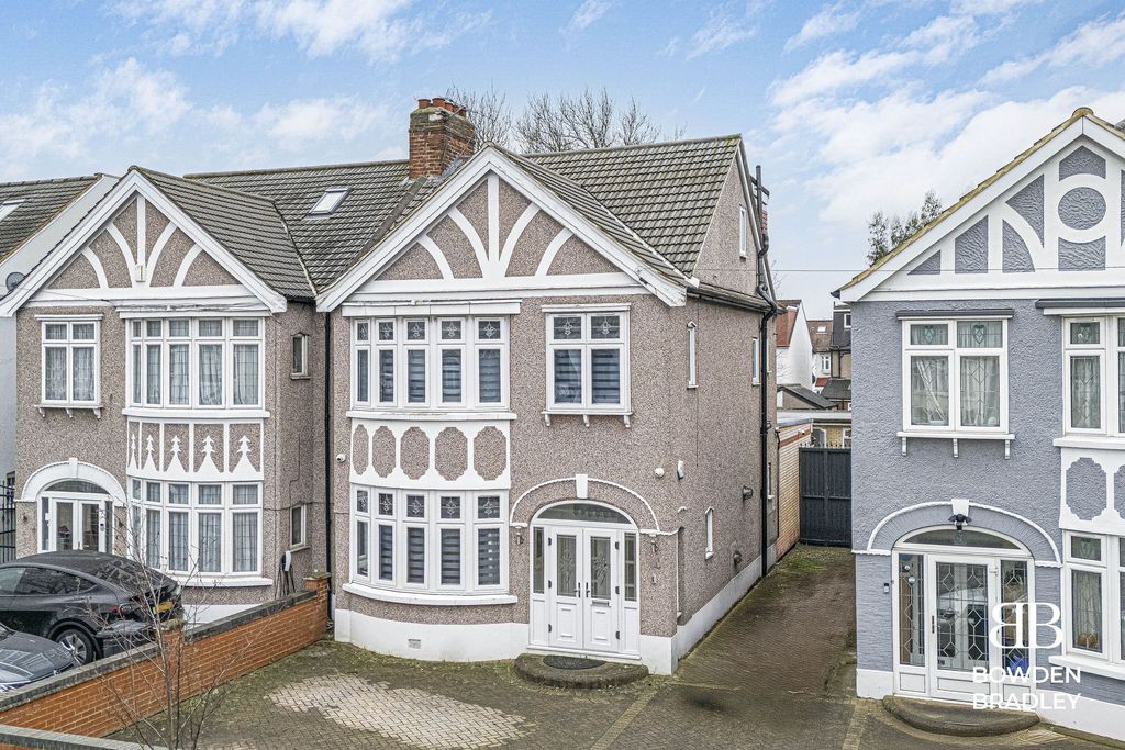 Property photo 1 of 27