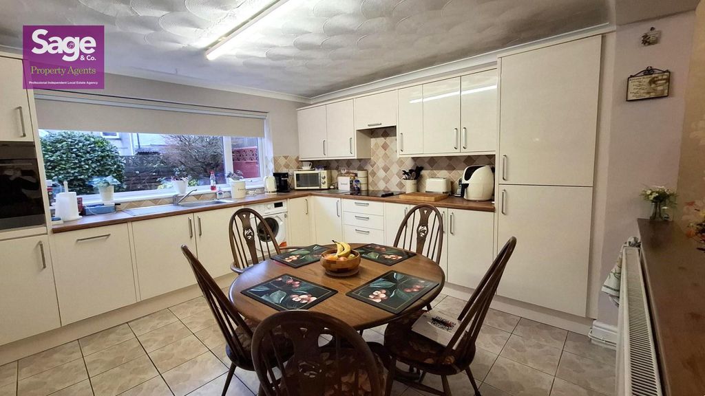 Property photo 2 of 32