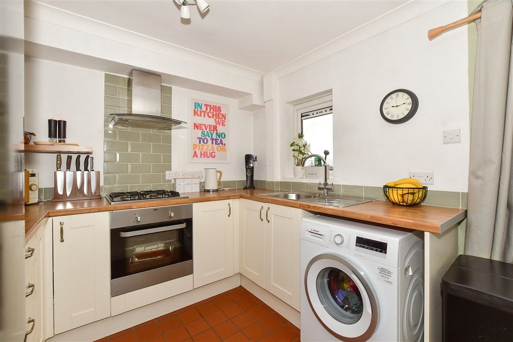 Property photo 3 of 10 Kitchen