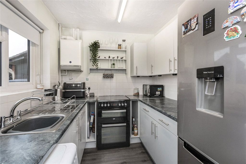 Property photo 2 of 22 Picture No. 24