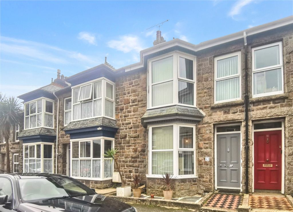 Property photo 1 of 19 2 Bedroom Mid Terrace House For Sale