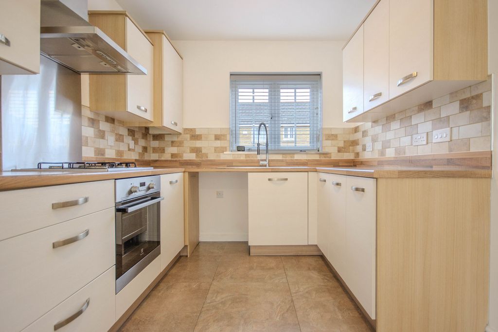 Property photo 2 of 27
