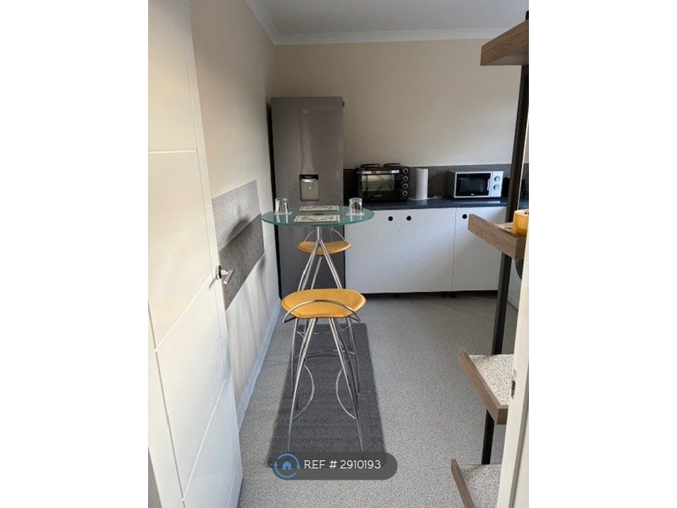 Property photo 2 of 10 Kitchen