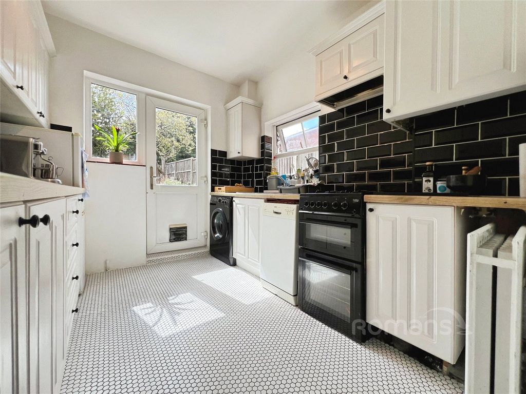 Property photo 3 of 22 Picture No. 06