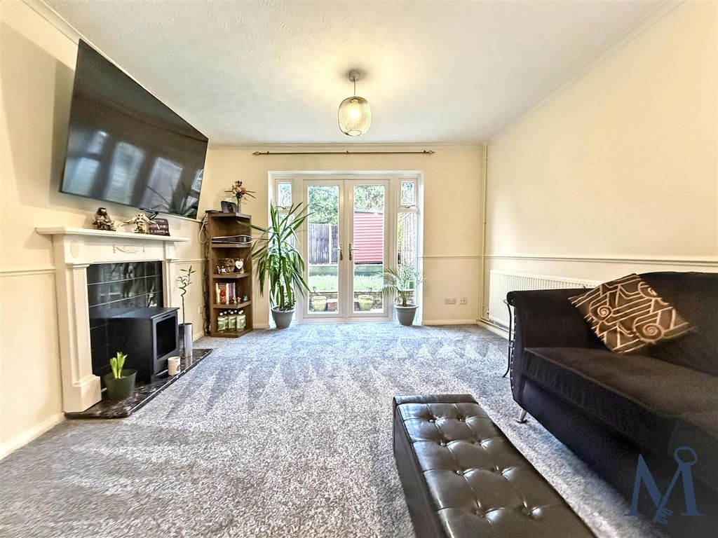 Property photo 2 of 19 Living Room Diner