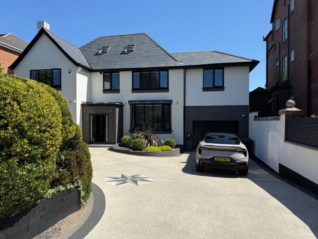 Property photo 2 of 54