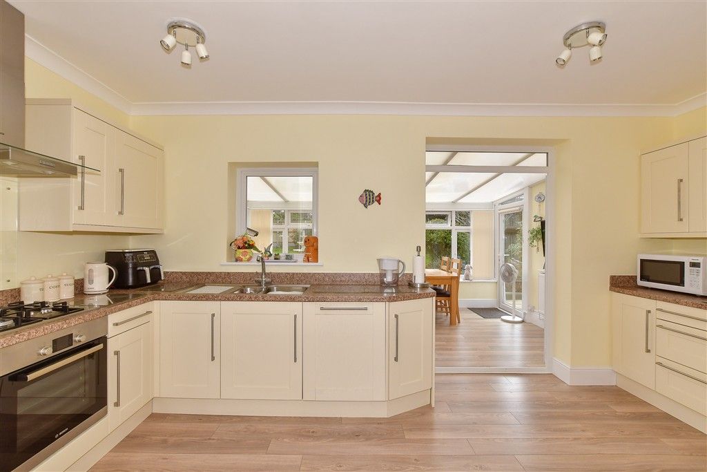 Property photo 3 of 14 Kitchen