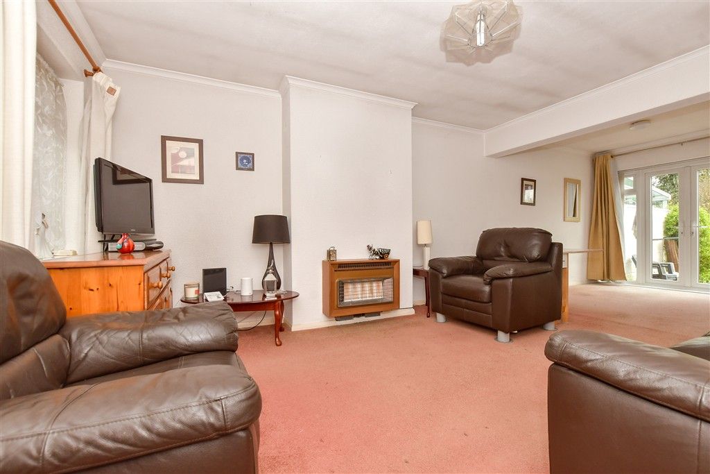 Property photo 3 of 12 Lounge