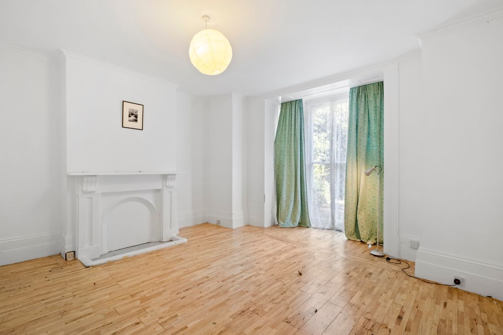 Property photo 2 of 19 71 Beulah Hill, Upper Norwood, London, Se19 3Eb