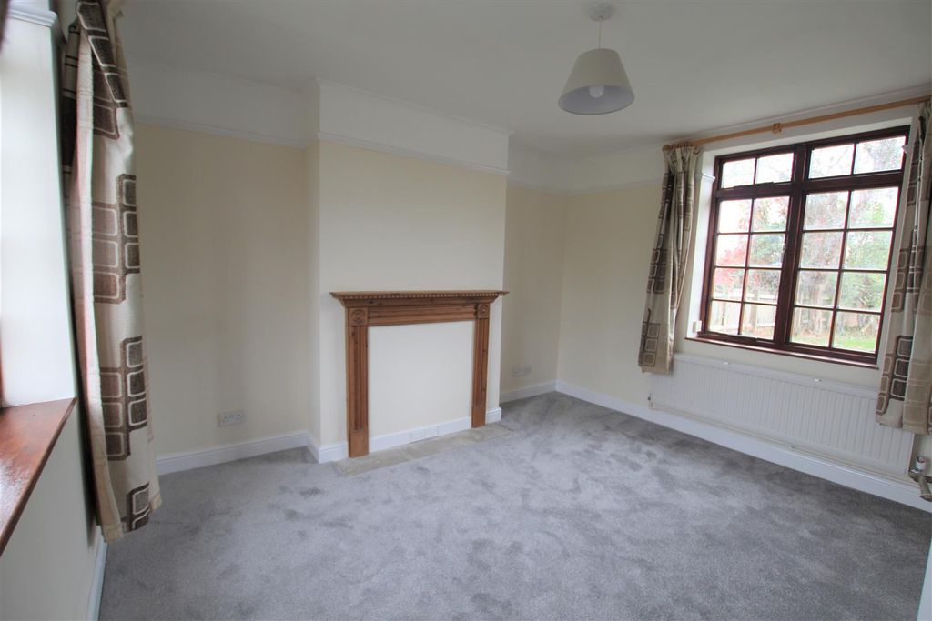 Property photo 3 of 9 Sitting Room